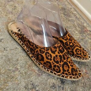 NWOT Paola Leopard Slip On Flats Size 41